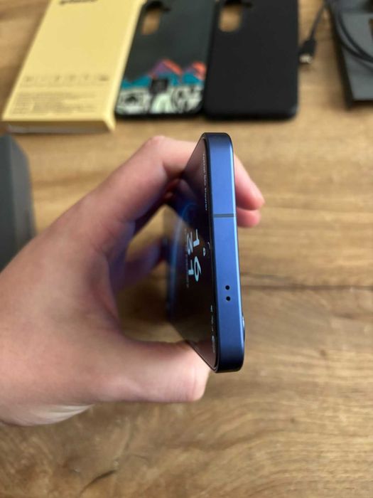 Samsung Galaxy S25 12/256GB Navy Оставаща гаранция!