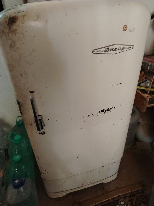 Холодильник б/у Днепр. Морозит отличнр