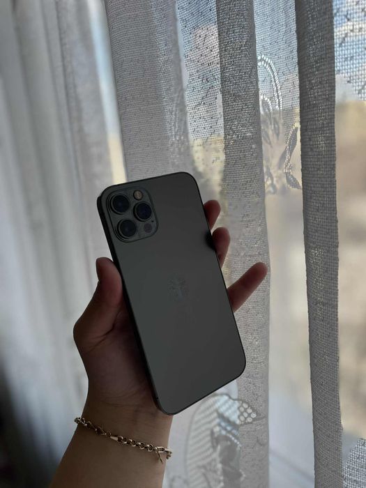 Продавам iPhone 12 pro