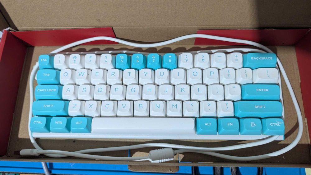 Tastatura gaming mecanica RGB cu senzori Hall, Redragon K683-WB 61-Key