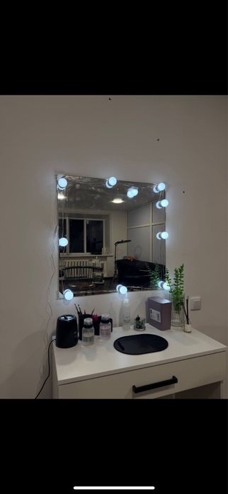 Тумбочка-зеркало-барный стул