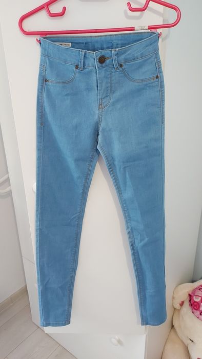 Vand blugi/pantaloni Sinsay marimea 32