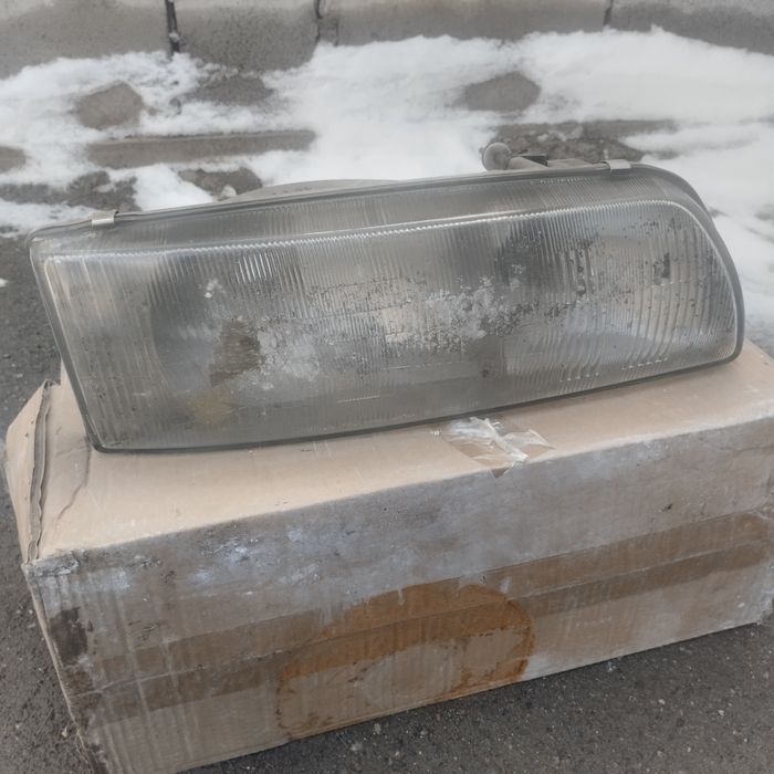 Продаётся фара на Тайоту превия