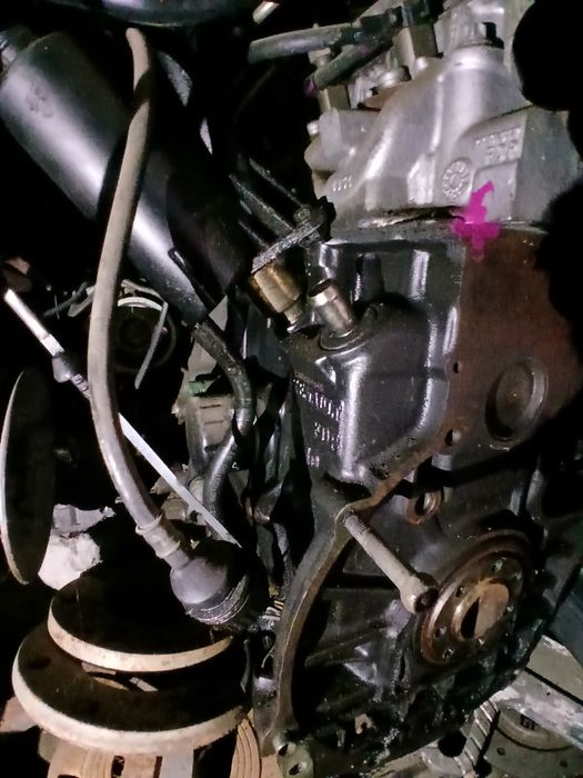 Двигатель Mitsubishi Carisma