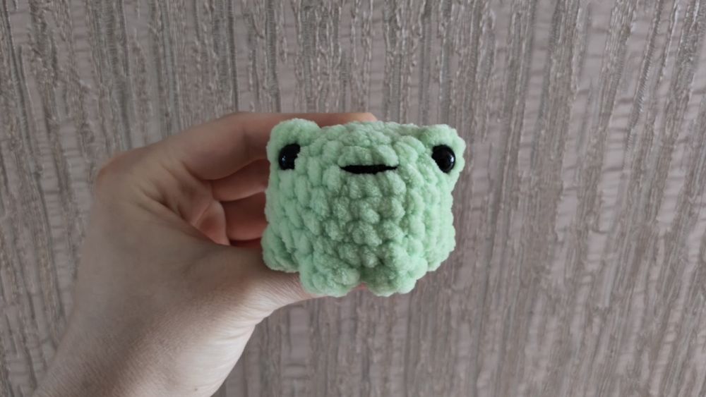 Лягушка вязанная