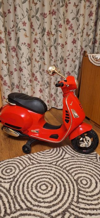 Scuter electric pentru copii Vespa