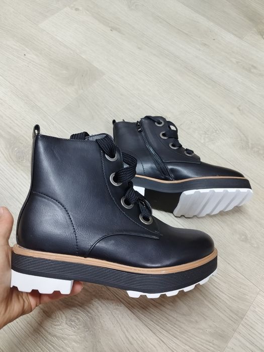 Дамски боти по 20 лв.