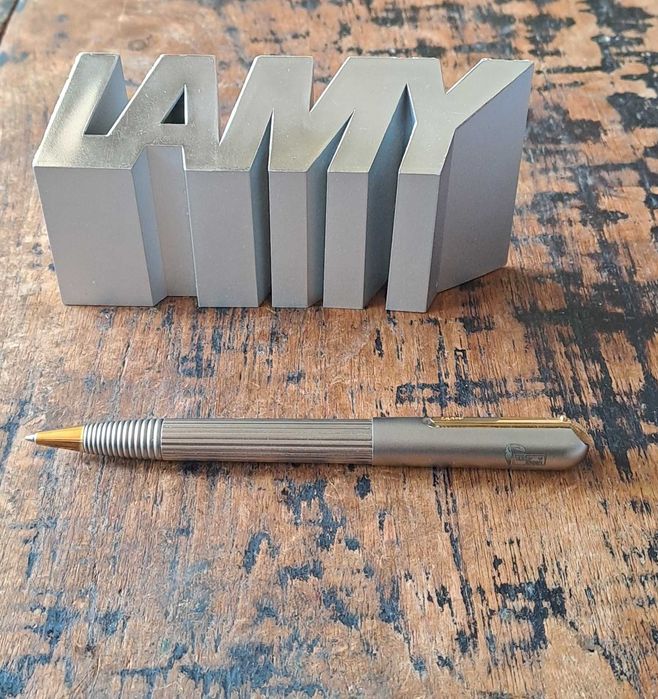 химикалка Lamy Persona twist титаниева с позлатени части, модел 220