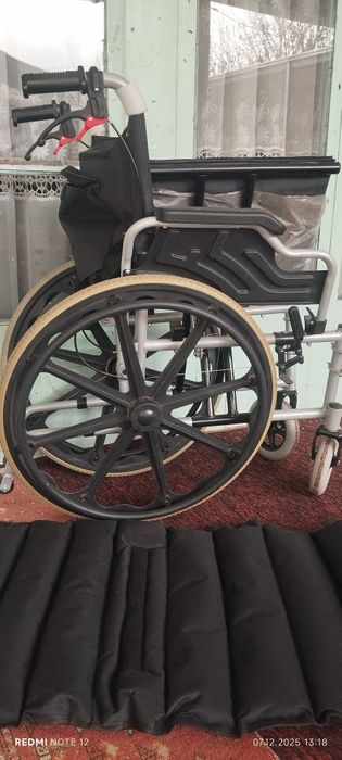 Инвалидние каляскаси срочна сотилади