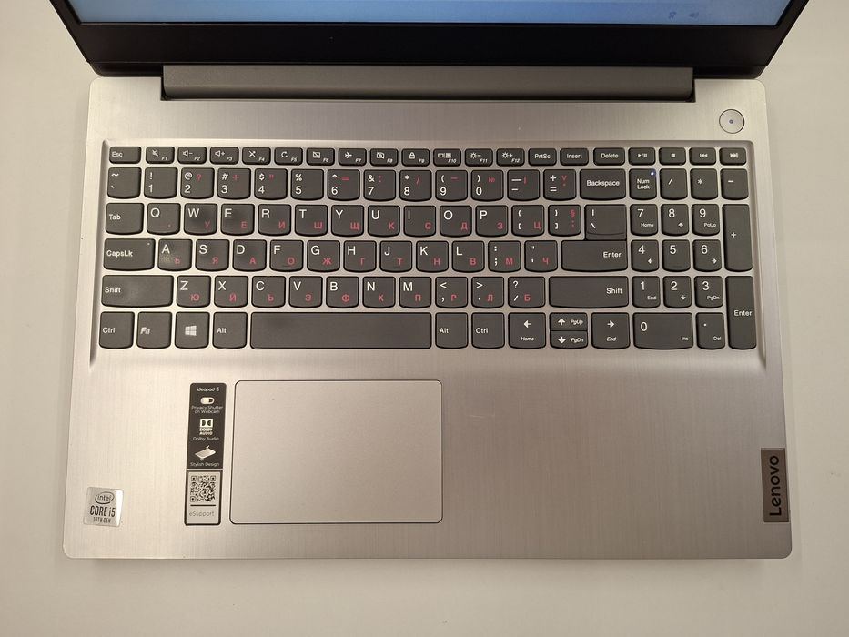 Lenovo IdePad 3 Intel Core i5 / Windows 11 / 8GB RAM / SSD 238GB