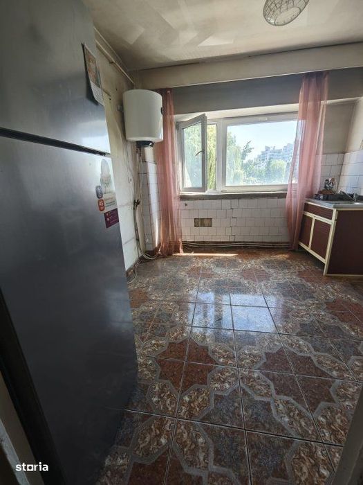 Apartament de vanzare, cu 3 camere spatios, etaj 1, zona Parcul Mara