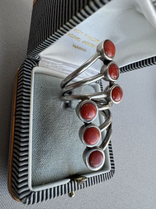 Inel din argint si coral