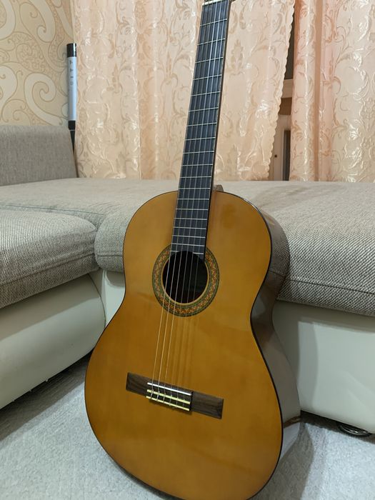 Продается гитара Yamaha C40