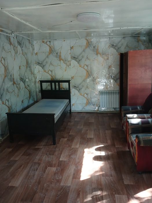 Сдам квартиру, холодильник., горячая,вода, душ, частично мебель
