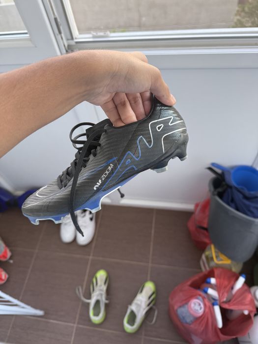 Vand ghete de fotbal nike sau adidas