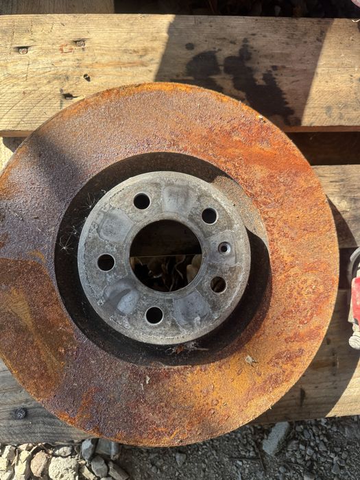 предните спирачни дискове с апарати на Audi A6 C7 3.0 BiTDI