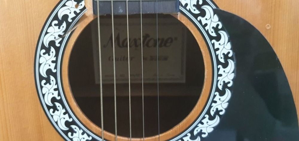 Chitara acustica Maxtone