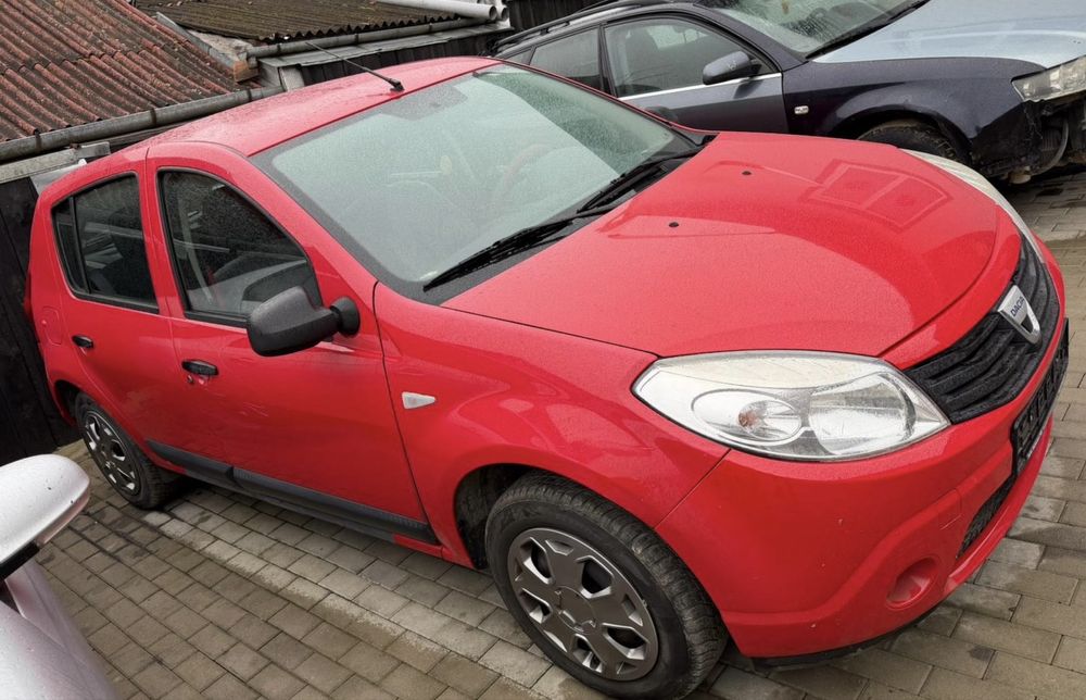 Dacia sandero , motor 1.2 benzina , 108000km , are climă , servo…..