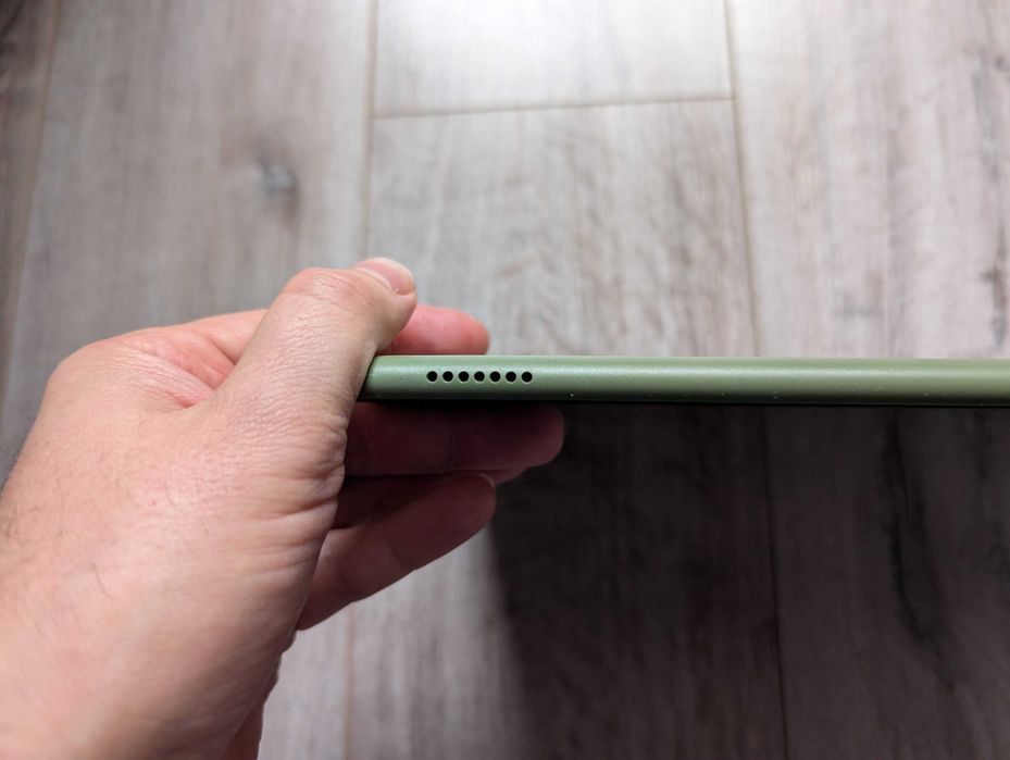 Продавам 10 инчов таблет Amazon Fire HD 10 - 11 поколение