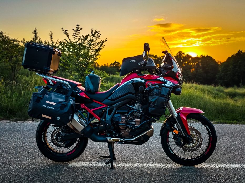 Honda Africa Twin CRF1100 DCT (2020) - Accesorizata complet, gata de drum