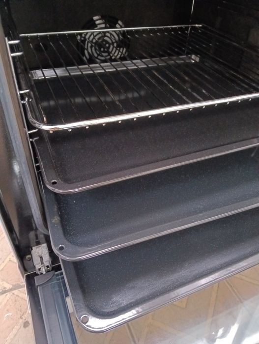 Свободно стояща печка с керамичен плот VOSS   с две години Гаранция!