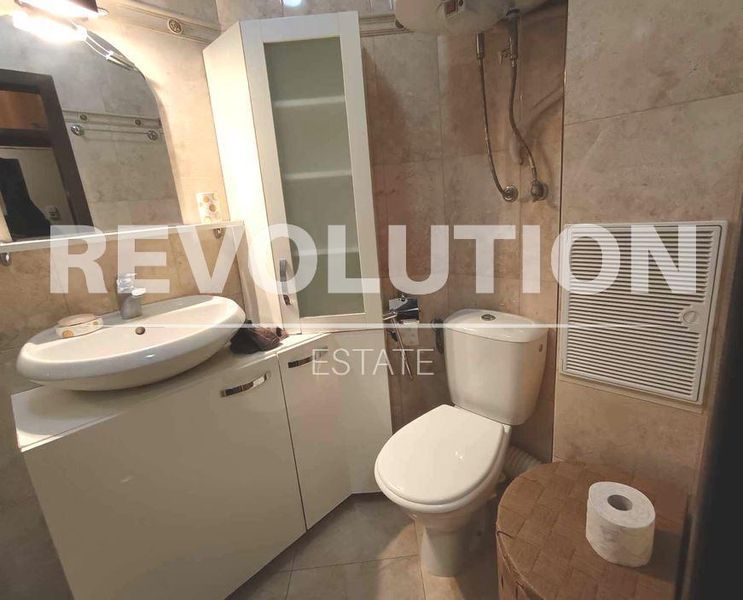 Двустаен апартамент в района на Общината!