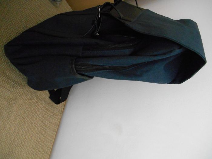 Продавам ергономична раница с две отделения с цип и капак за отв/затв