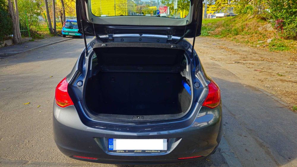 OPEL Astra 2011 — imagine 5