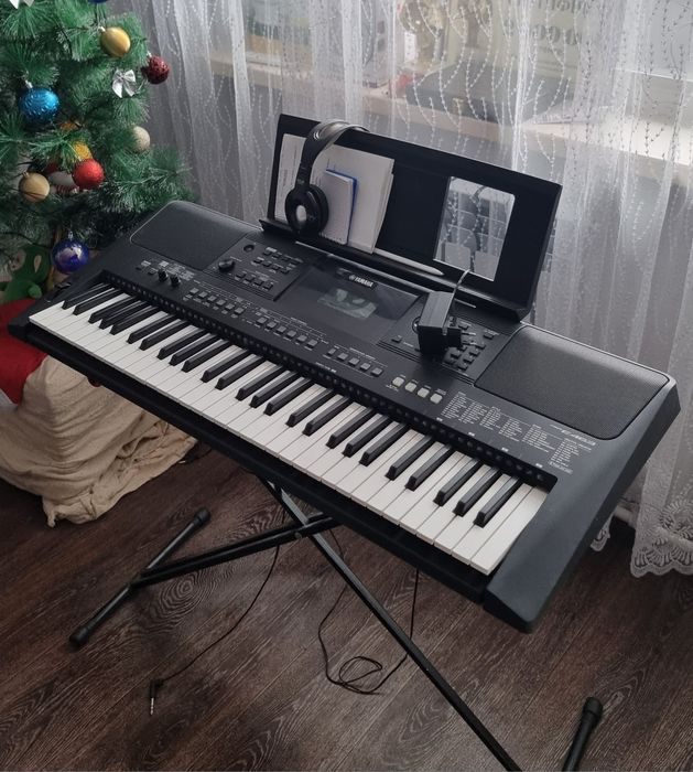 Продам синтезатор Yamaha PSR-E463