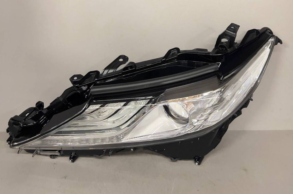 Фара Камри 70 правая оригинал