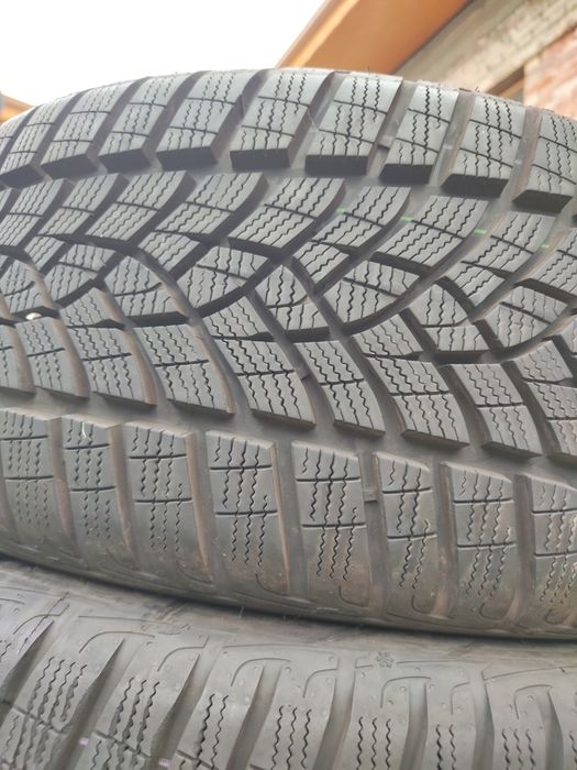 4 бр зимни 225/45/18 Goodyear