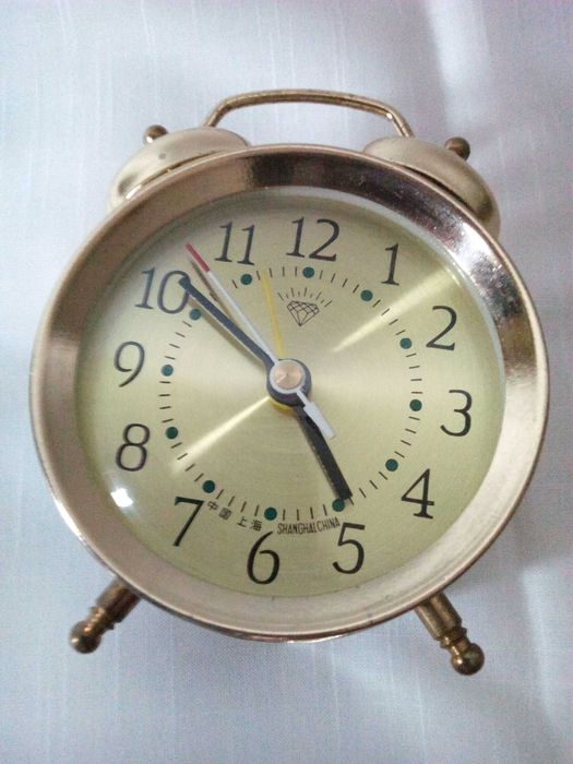 Механичен часовник будилник