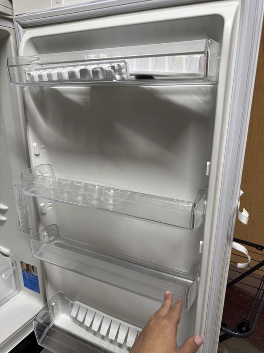 Холодильник Indesit