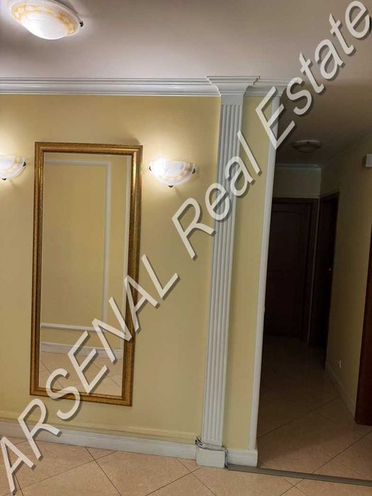 Офис под наем, Център