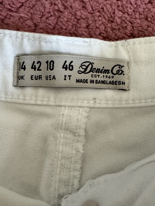 Бели дамски къси панталонки