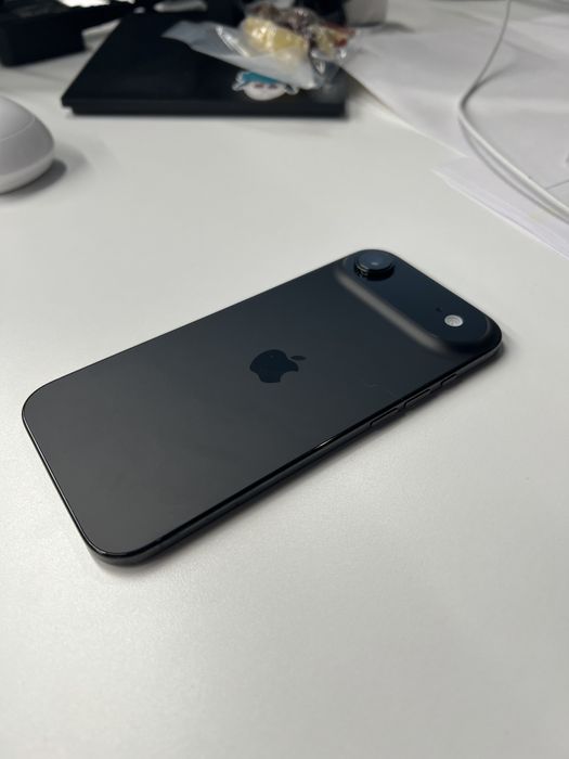 Продам iPhone Air (17)