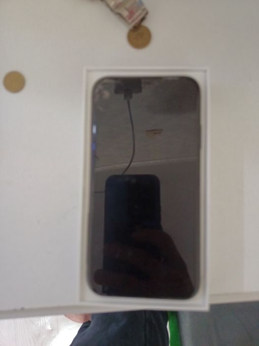 Продаю 11 айфон зарядка 85 за 50 тысч