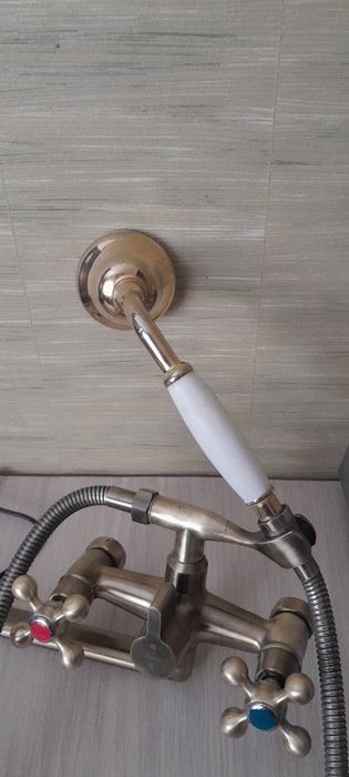 продам смеситель для ванной комнаты.