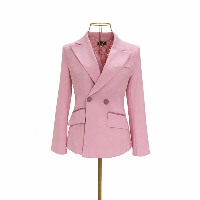 Costum damă roz superb