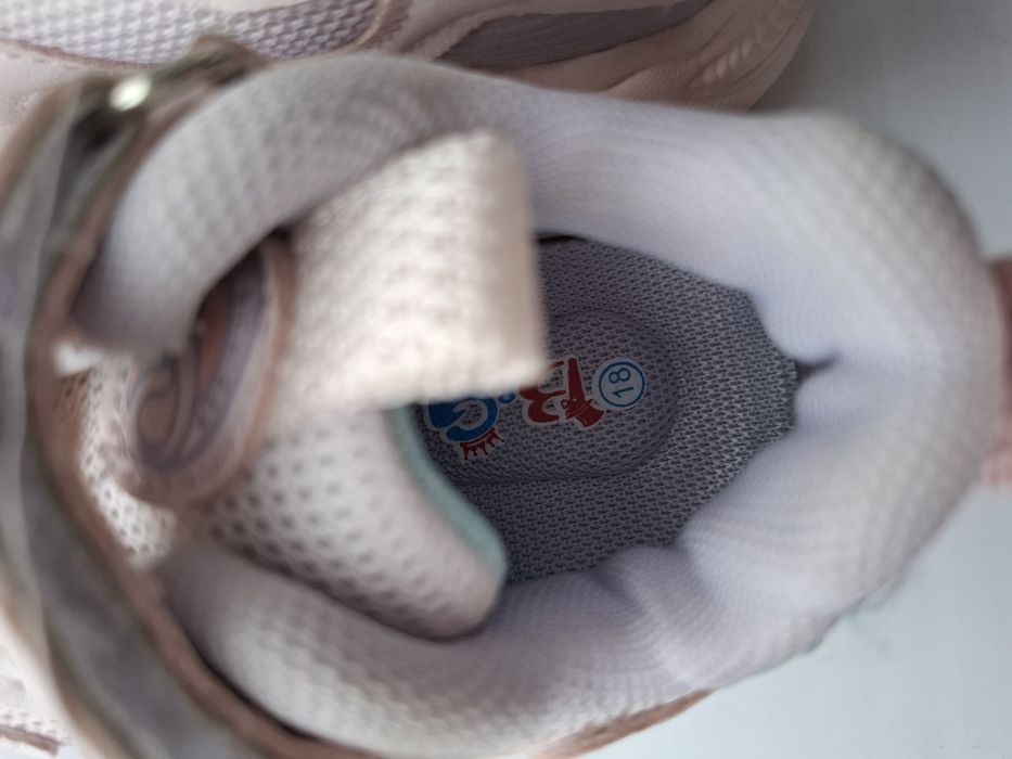 Детские кроссовки