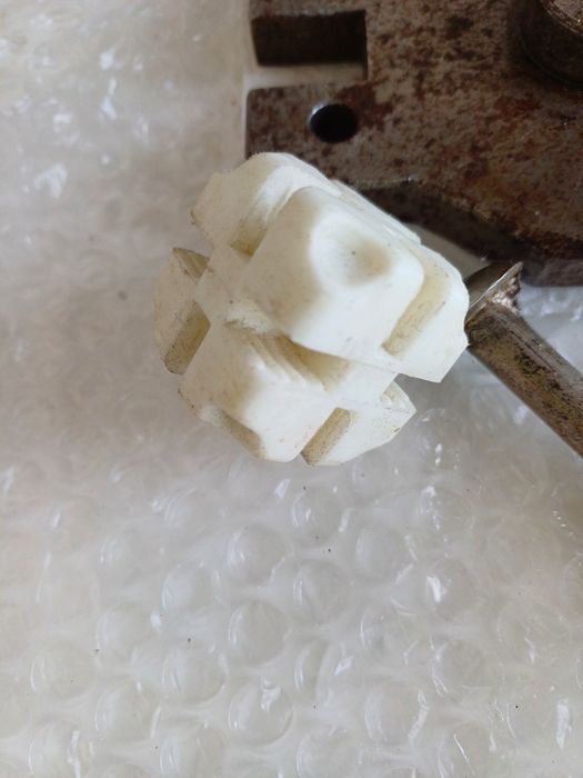 Пресформа за отливане  пластм. крепежни елементи за мебели търговско