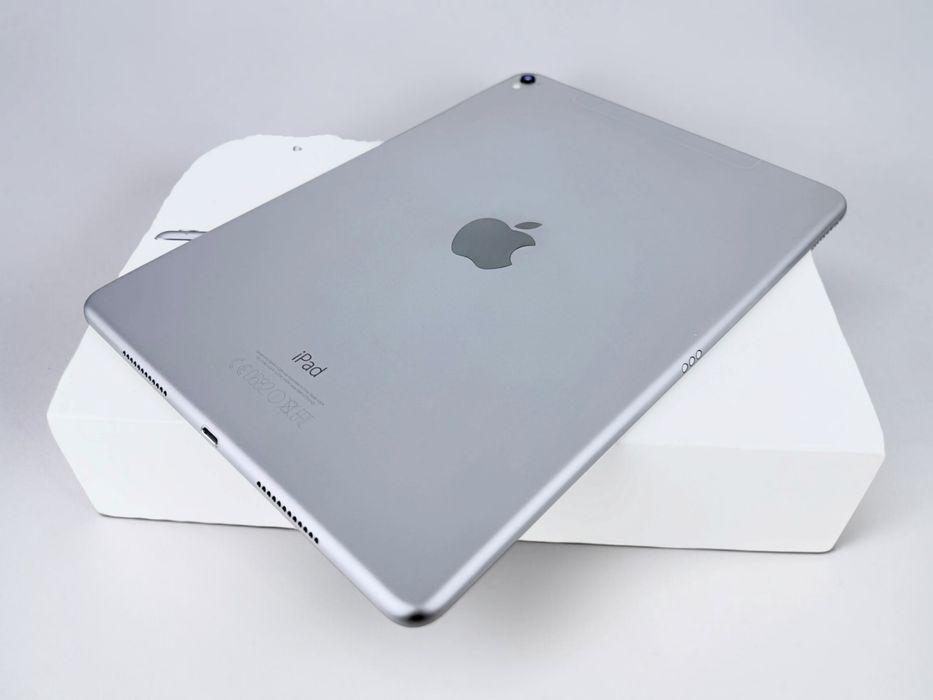 Таблет Apple iPad Pro 9.7" 256GB Wi-Fi + Cellular Space Gray Перфектен!