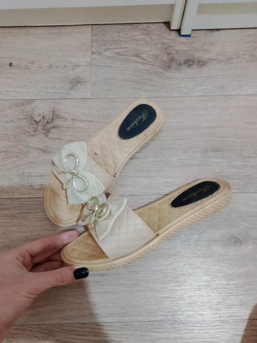 Продам женские шлёпки