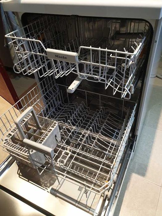 UK - Miele Съдомиялна - 14 Комплекта - Свободностояща - 60см