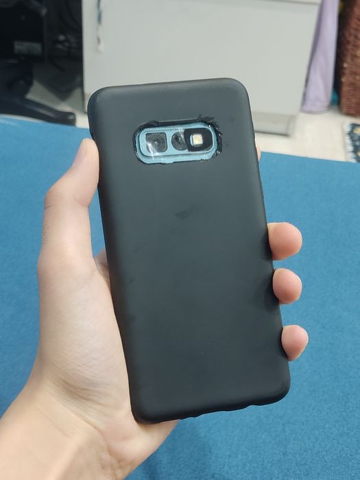 Samsung s10e продам