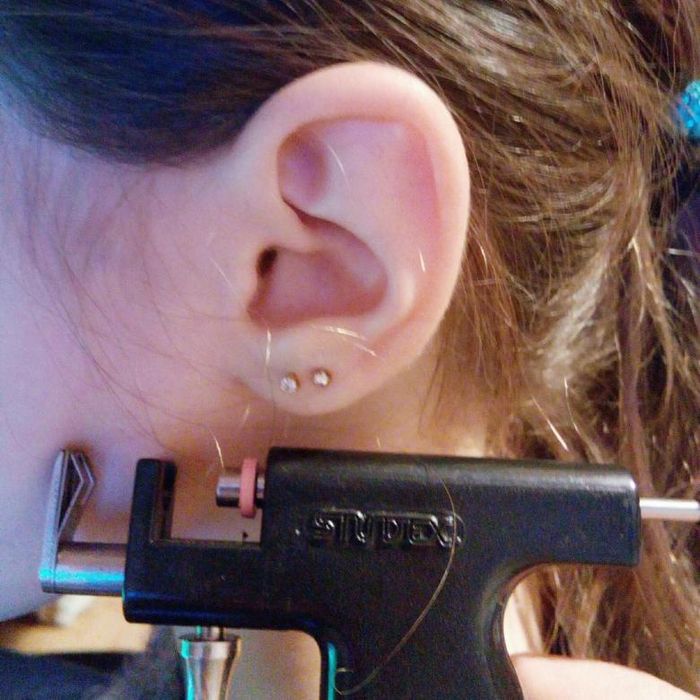 Прокалывание ушей фото Прокалывание ушей фото