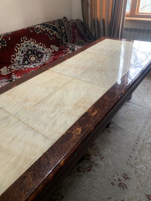 Стол из камня.