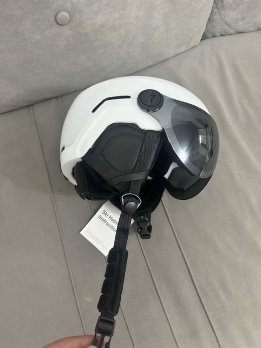 Продам лыжные шлема новые