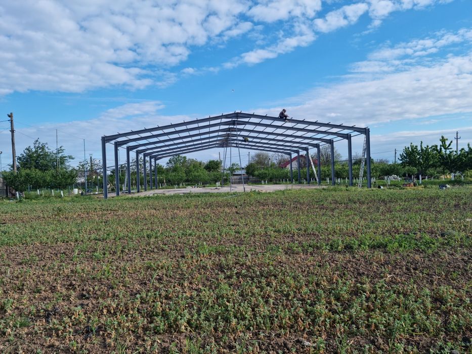 Vand hala pentru  depozitare  cereale sau utilaje  agricole  cu montaj asigurat