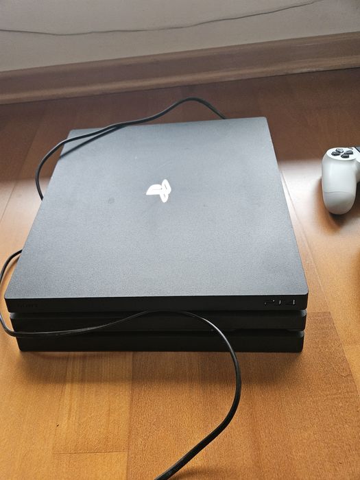 PS4 Pro +2 controllers